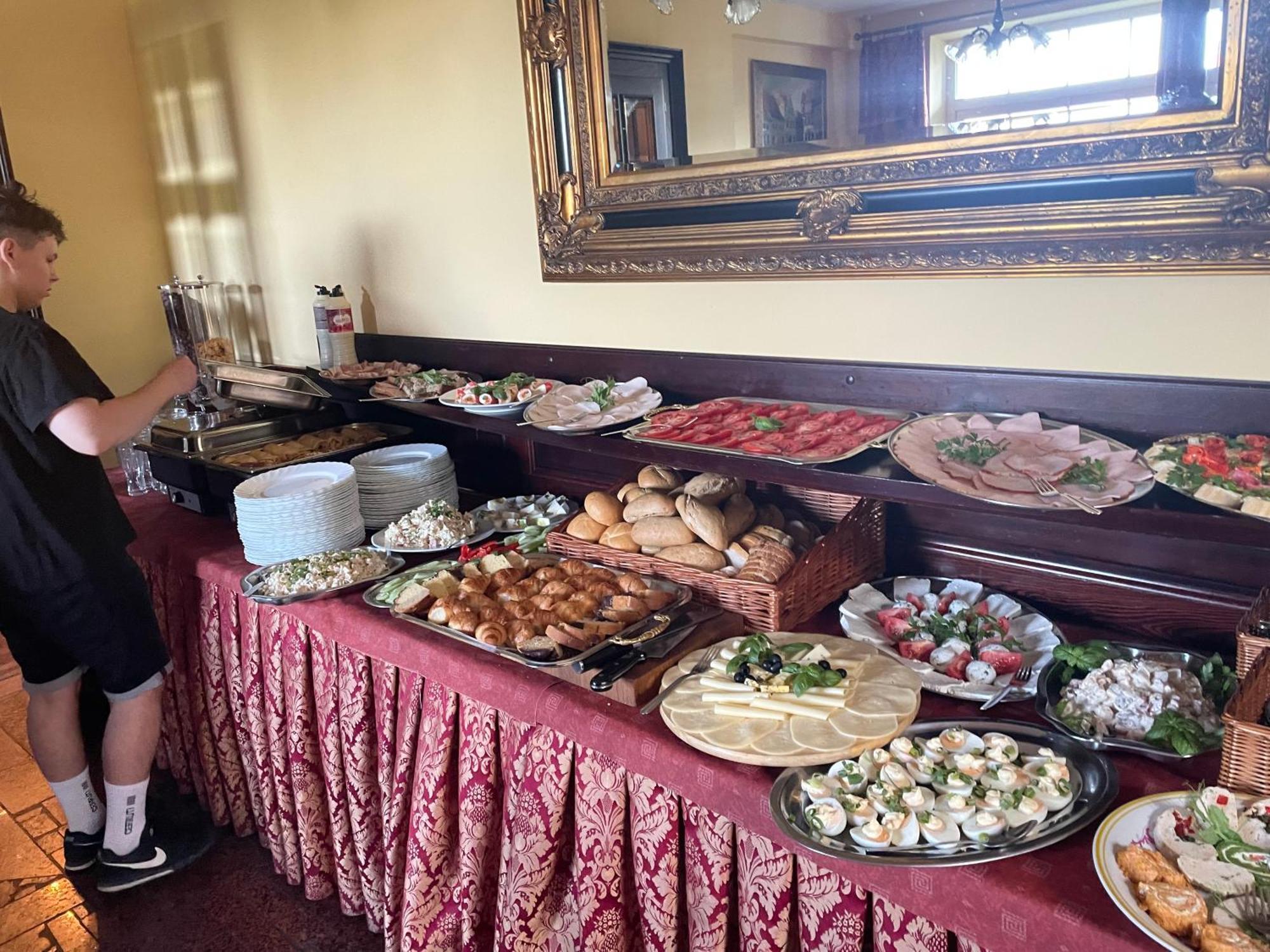 Avista Mielno Hotel Uniescie Bagian luar foto